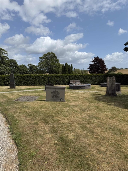 Grave number: SP A 404, 405
