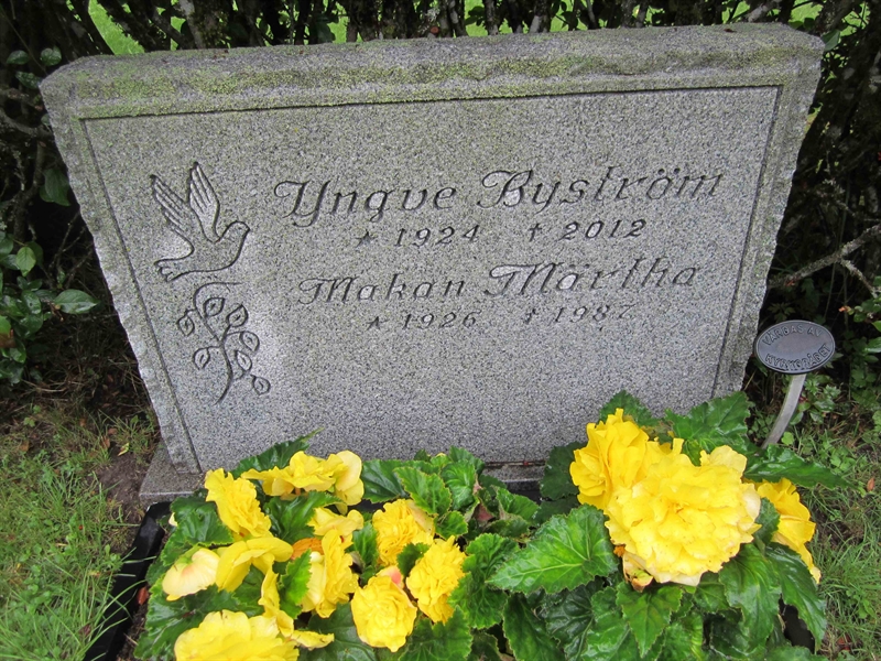 Grave number: MF 11   151-152