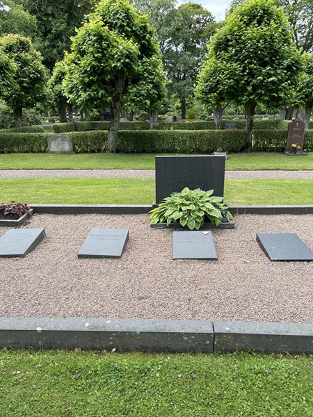 Grave number: 33 4   177