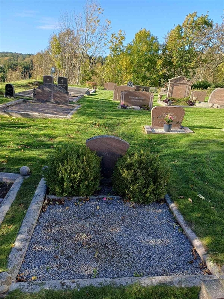 Grave number: B 01    70, 71