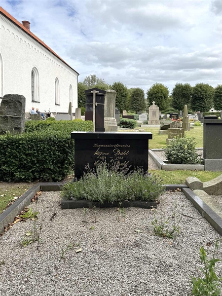 Grave number: ON D    61, 62