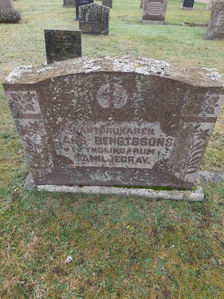 Grave number: HG D   161, 162, 163