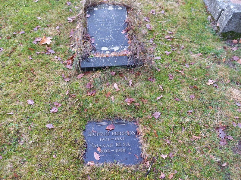 Grave number: NO 18   266
