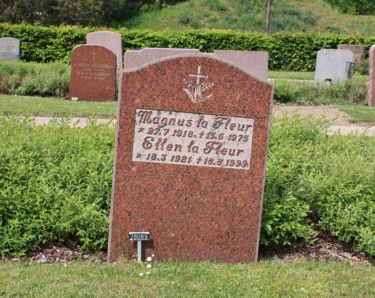 Grave number: Ö 28   136, 137