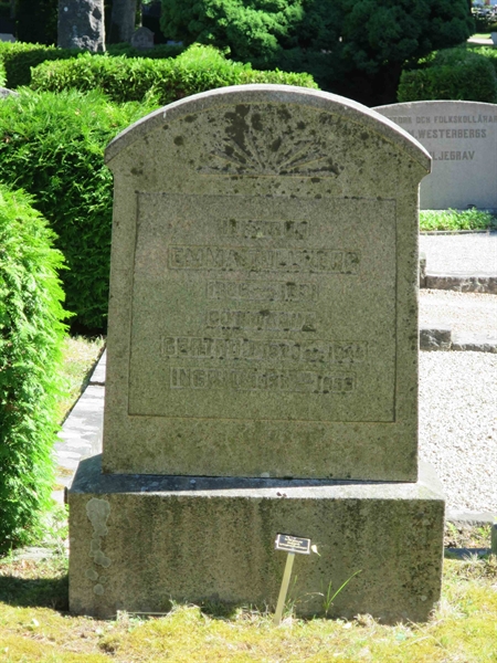 Grave number: HÖB 12   371