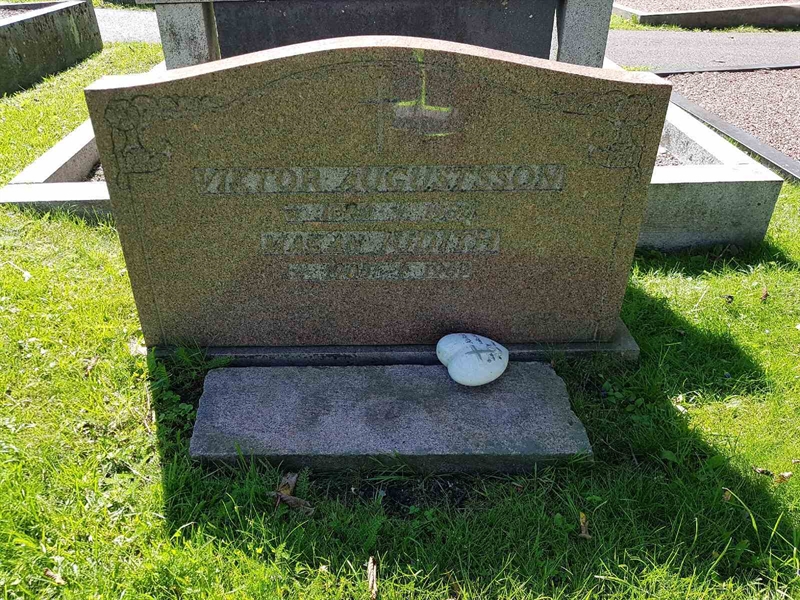 Grave number: 06 61012