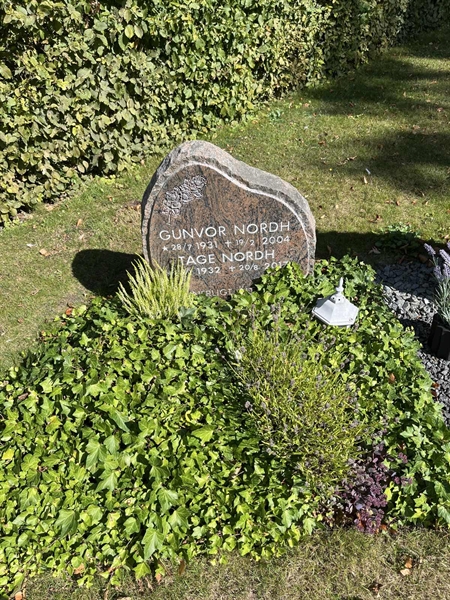 Grave number: NK Urn XVIII     4