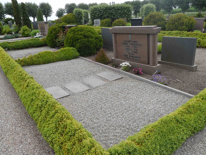 Grave number: ÖV H    69, 70, 71