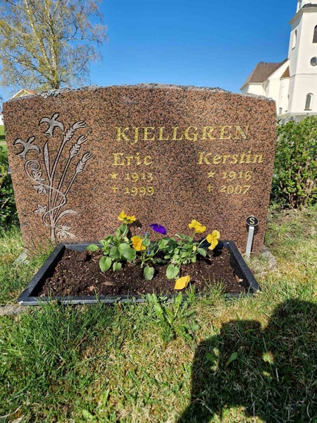 Grave number: 501 15 2826-2827