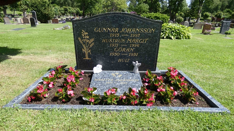 Grave number: SN E    68