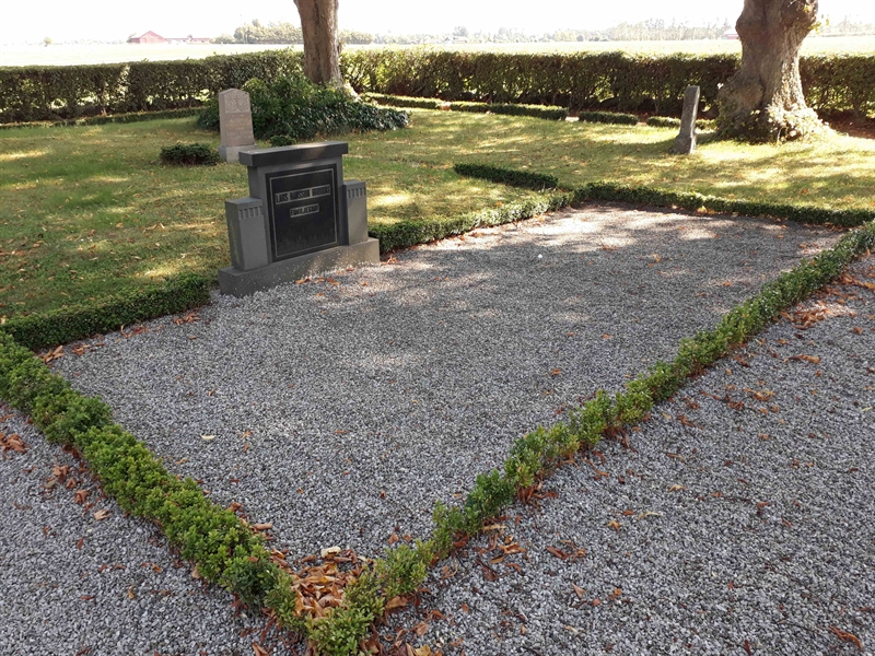 Grave number: LB C 139-142