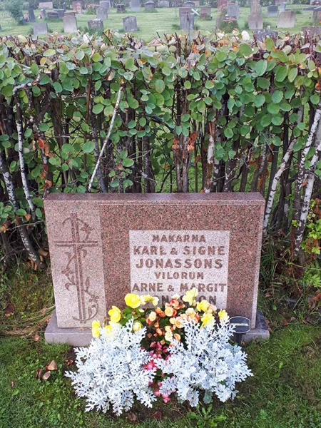 Grave number: NK F B   182B