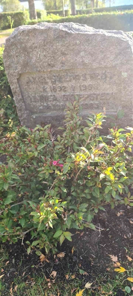 Grave number: M G  103, 104