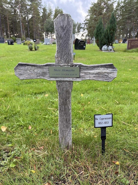 Grave number: 2 C   652-653