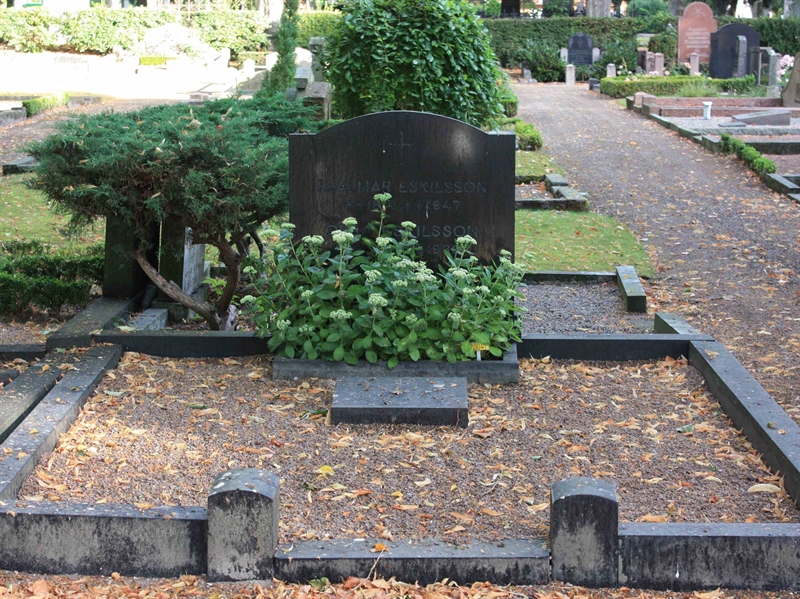 Grave number: Ö 20y    27, 28