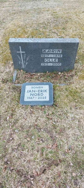 Grave number: UN K    32, 33