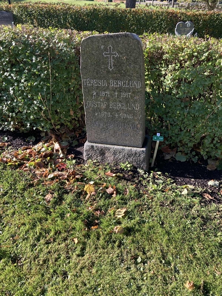Grave number: 1 2 K   225