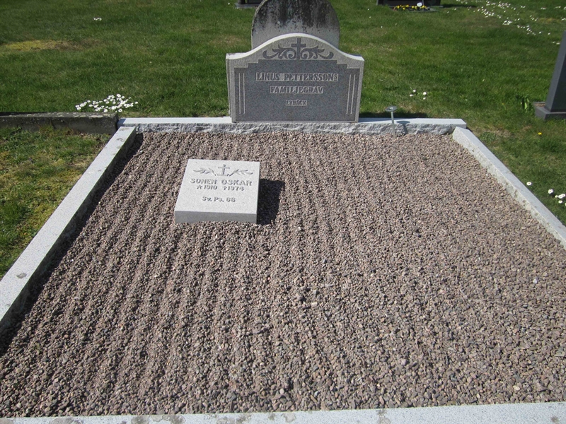Grave number: 04 C   99, 100