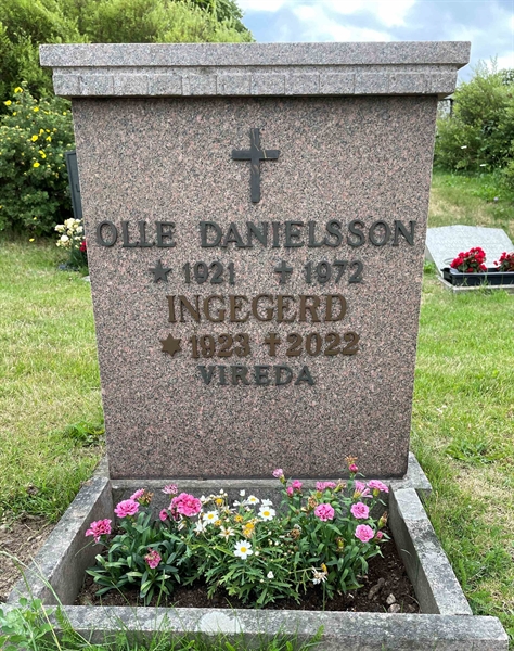 Grave number: LE 6 27:2, 28:1