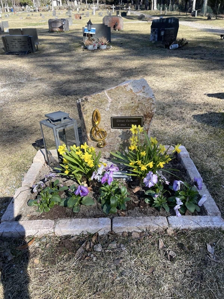 Grave number: R 3   166B
