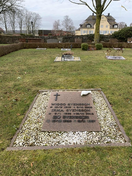 Grave number: SÖ H    70, 71, 72