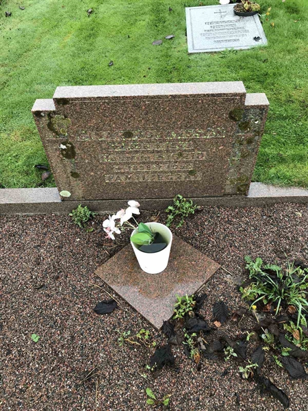 Grave number: B 01    89, 90