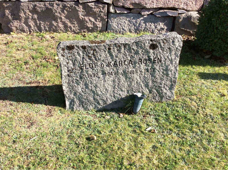 Grave number: F 04    43, 44