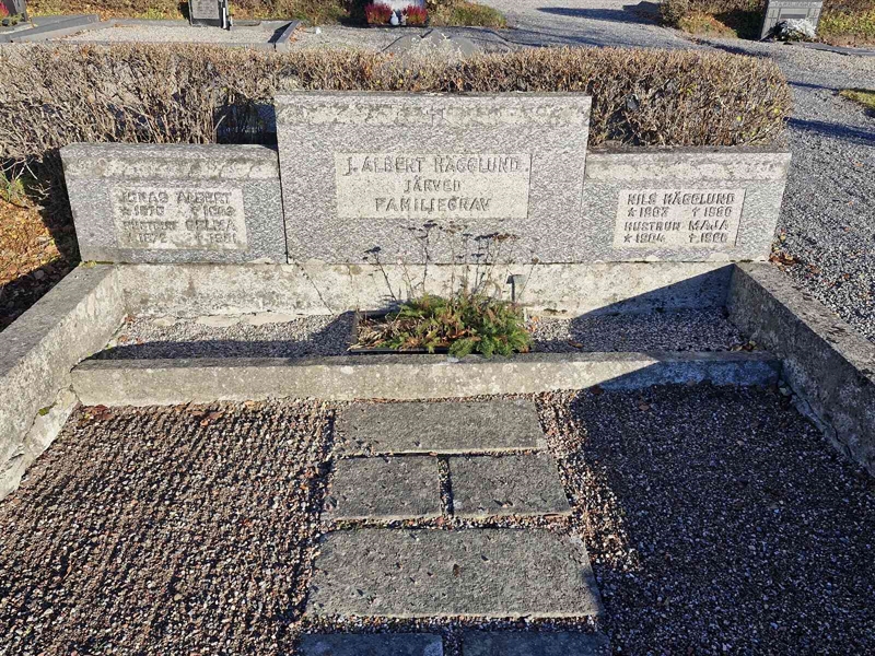 Grave number: AK C  3388-3390