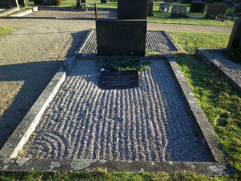 Grave number: VI G    86, 87