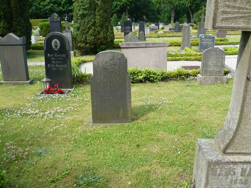 Grave number: 1 8    69