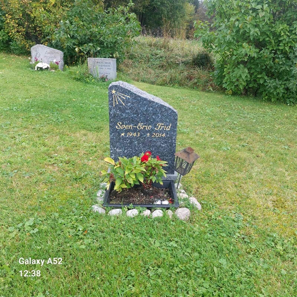 Grave number: N K    15, 16
