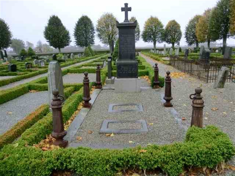 Grave number: ÖK J    001