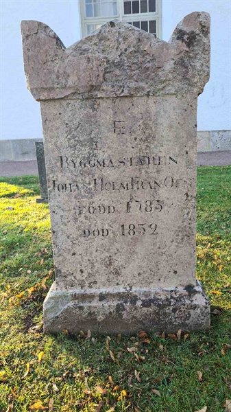 Grave number: M G 13 25-27