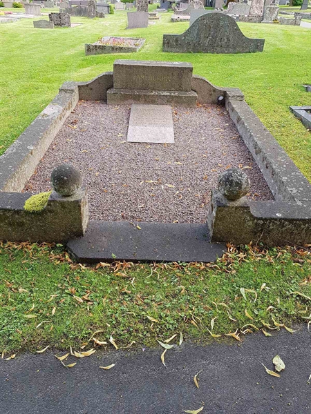 Grave number: 06 60400