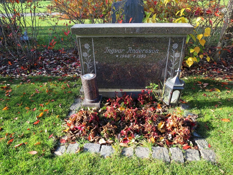 Grave number: HNB III    10