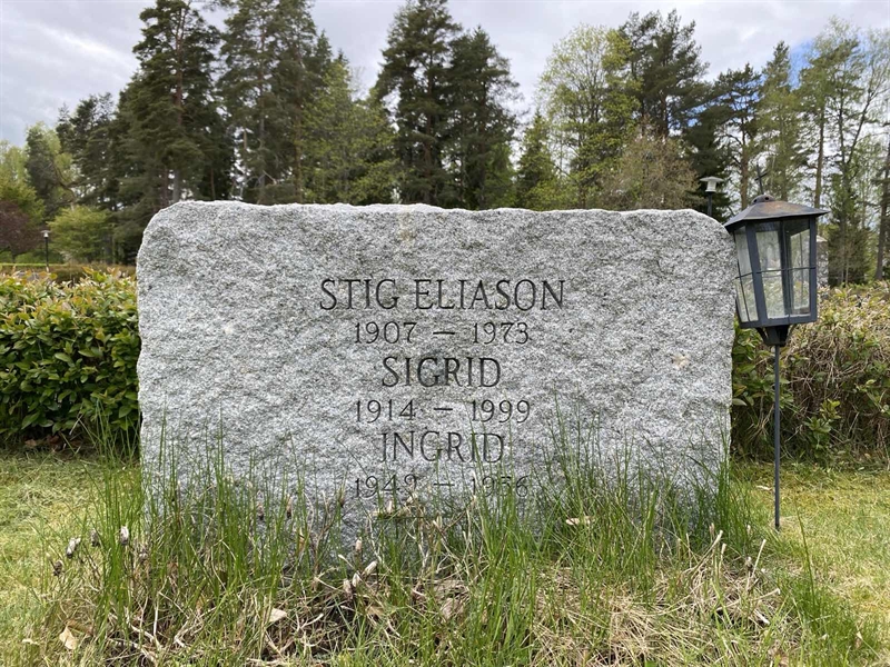 Grave number: 1 04 260, 261