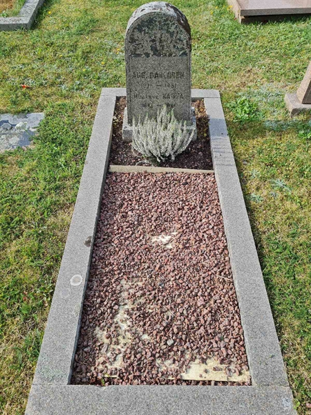 Grave number: F 02   178