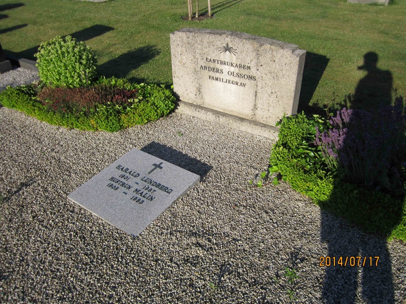 Grave number: 10 D    52