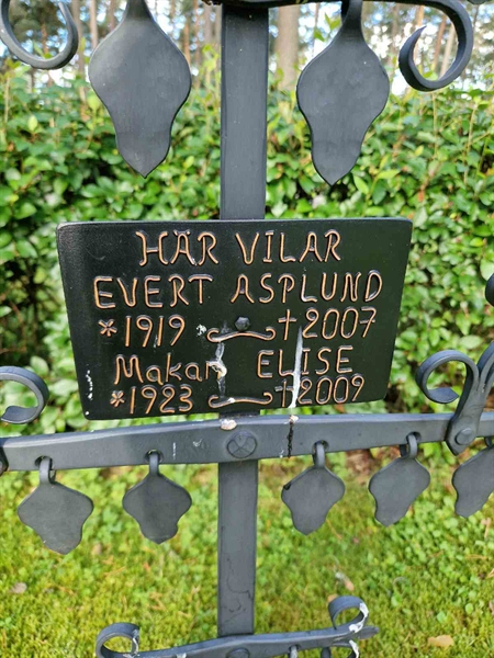 Grave number: 1 KV16    80-81