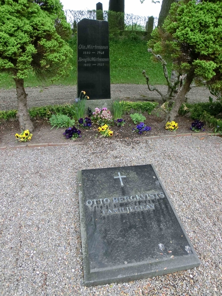 Grave number: KÄ F 165-168