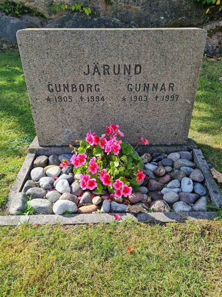 Grave number: F 0     6