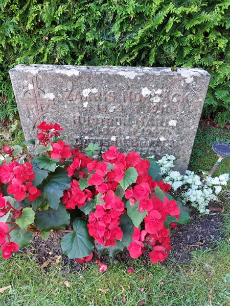 Hautatunnus: 1 D   076