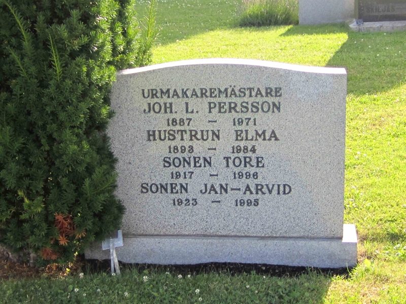 Grave number: 1 1    83