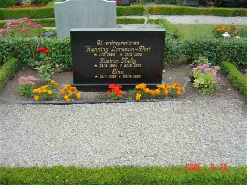 Grave number: FLÄ B   112-113