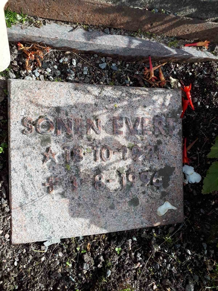 Grave number: NK F B   207B