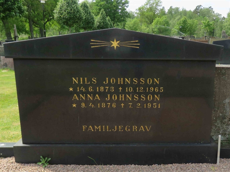 Grave number: 01 L   104, 105, 106