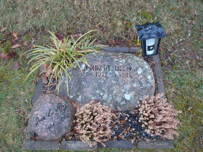 Grave number: BR D   250, 251