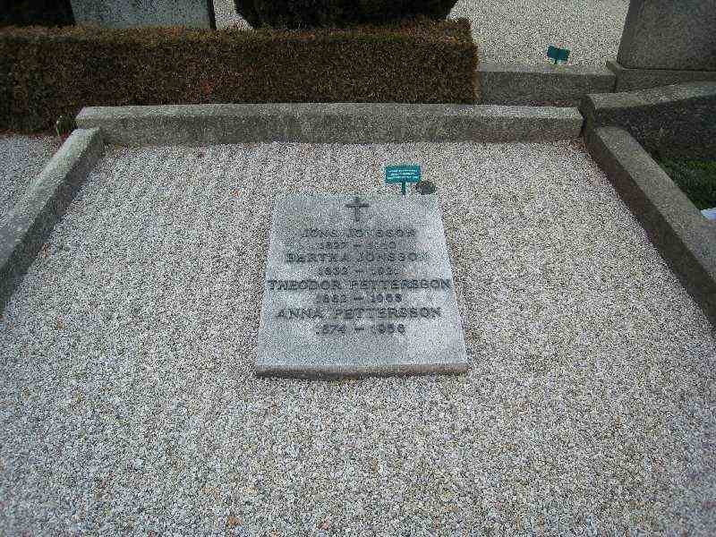 Grave number: VK III   104