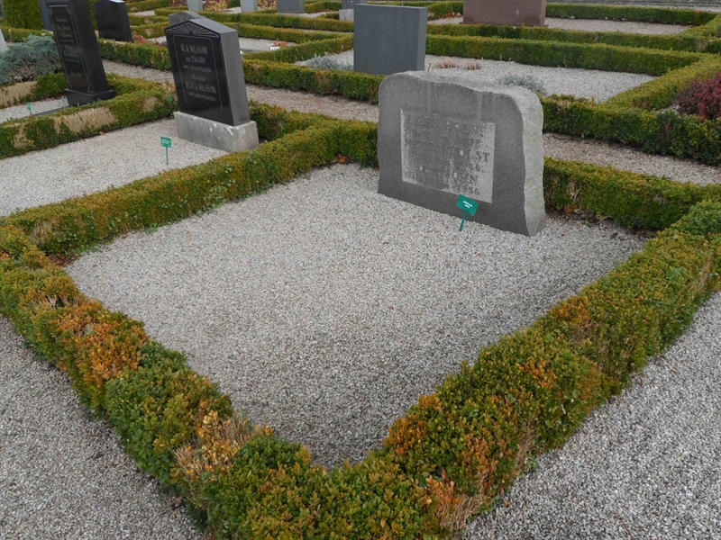 Grave number: ÖTN NMK1    31, 32
