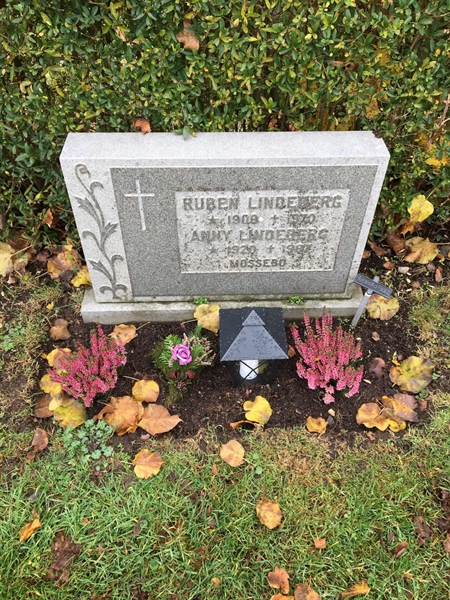 Grave number: 1 10   722-723